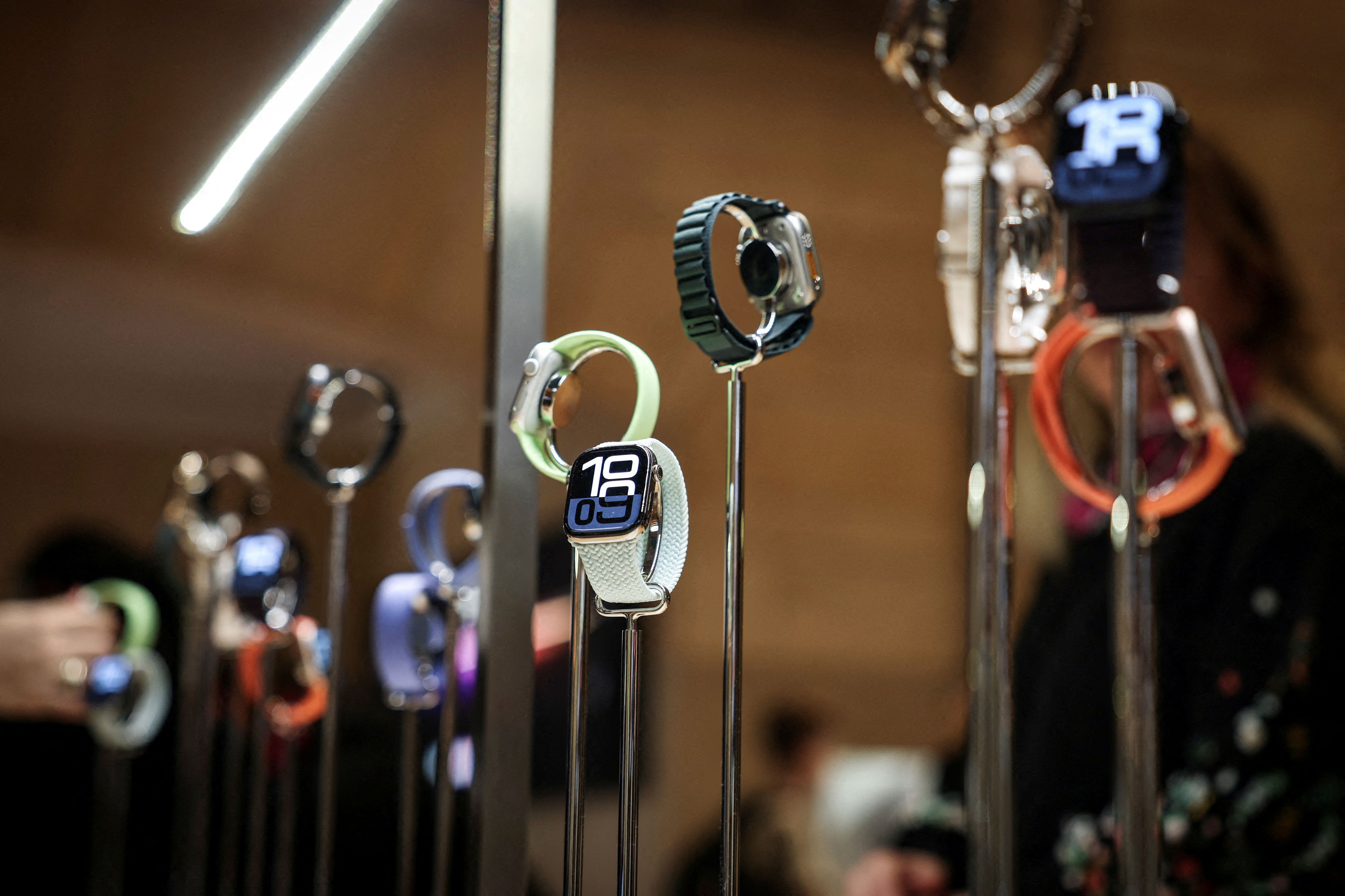 قضت هيئة محلفين أمريكية بإلزام شركة آبل بدفع 634 مليون دولار تعويضًا لشركة ماسيمو بسبب انتهاك براءات اختراع تتعلق بتقنية قراءة نسبة الأكسج...