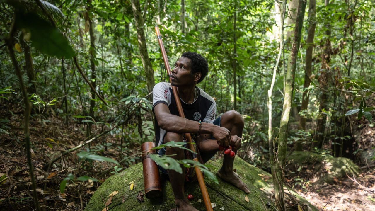 الصياغة المقترحة للعنوان بالعربية مع الالتزام بالطول المطلوب:

آخر تجمّعات صيادي وجامعي الثمار في تايلاند يطالبون بالاعتراف...